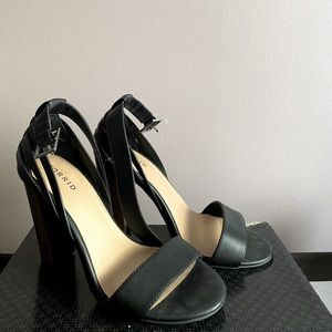 8.5 W Torrid Black Heeled Sandals Barely Worn (if at all)